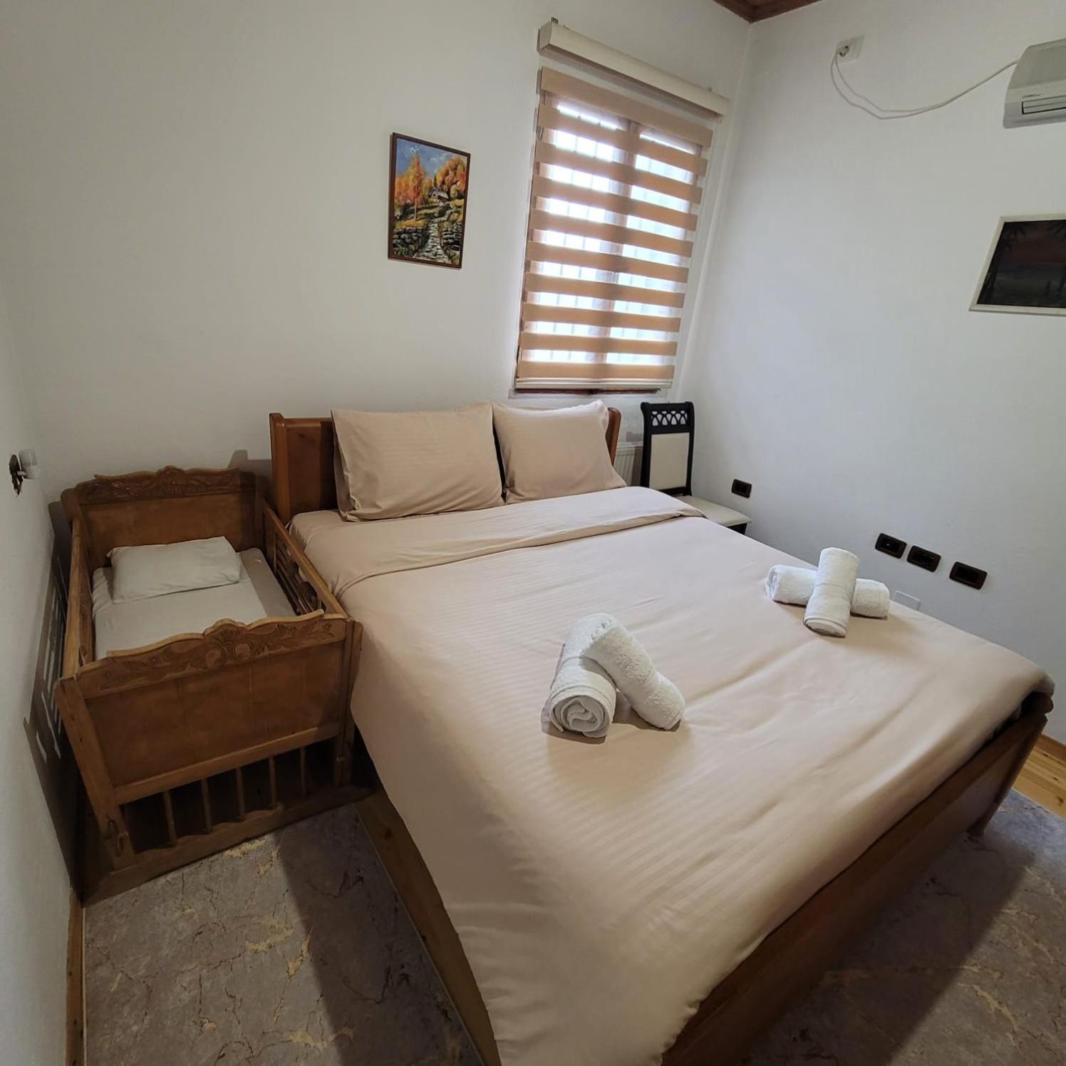 Jona Guest House Гирокастра Экстерьер фото