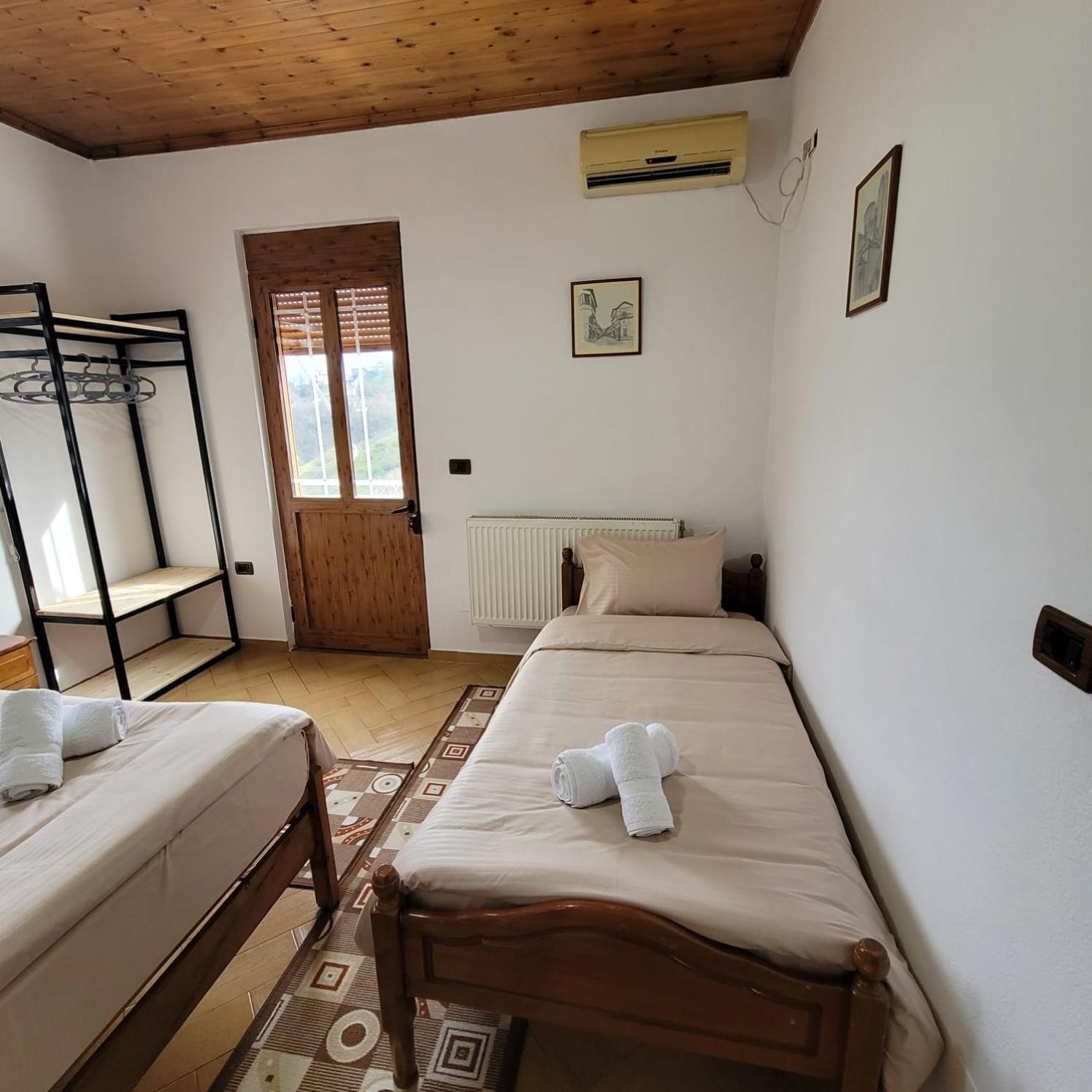 Jona Guest House Гирокастра Экстерьер фото