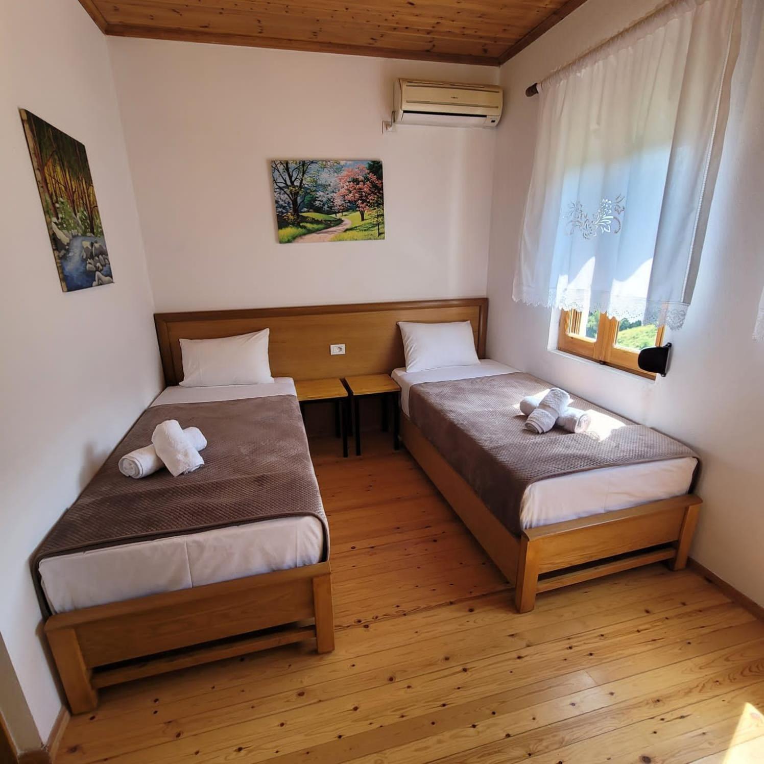 Jona Guest House Гирокастра Номер фото